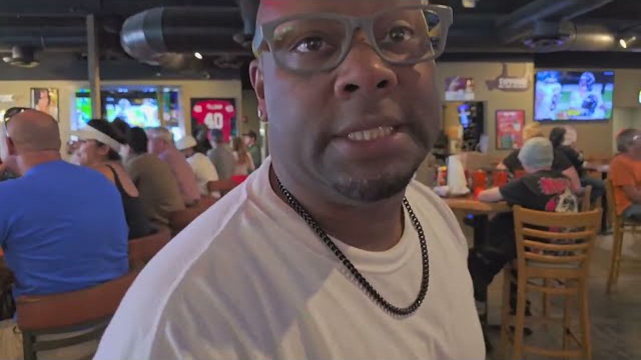 Lil Dee working the crowd